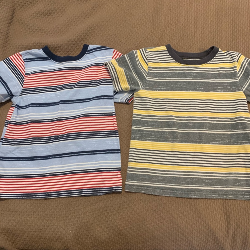 🚨 (2) size 4T toddler boy’s shirts
